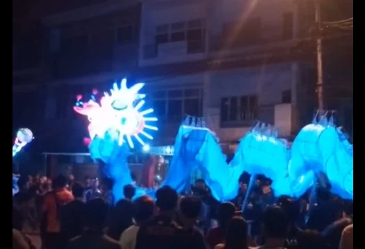 Atraksi parade Naga Bersinar Cap Go Meh malam hari Pontianak