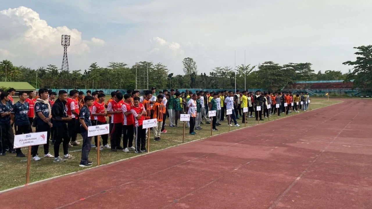 PS Kubu Raya rayakan penerimaan bonus dari Bupati Sujiwo meski kalah di final Liga 4 Piala Gubernur Kalbar