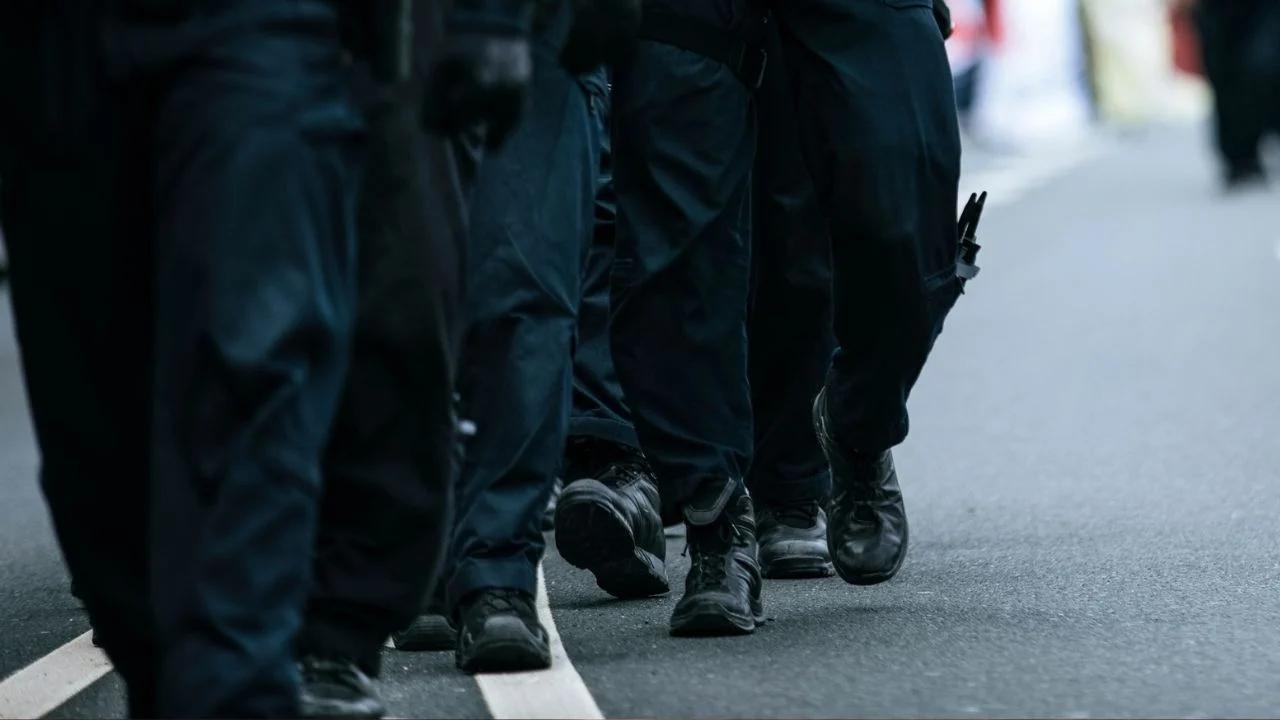 Ilustrasi pemeriksaan intensif oknum Brimob oleh penyidik Polres Tual di kasus penganiayaan siswa