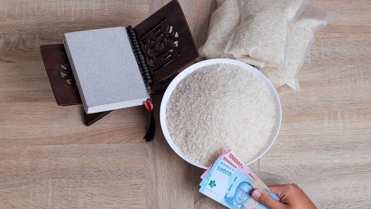 ilustrasi pembayaran zakat fitrah dan fidyah Ramadan 2026