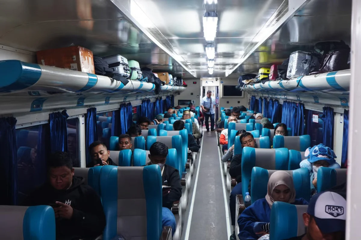 Penumpang kereta api di Stasiun Kertapati Palembang saat libur panjang