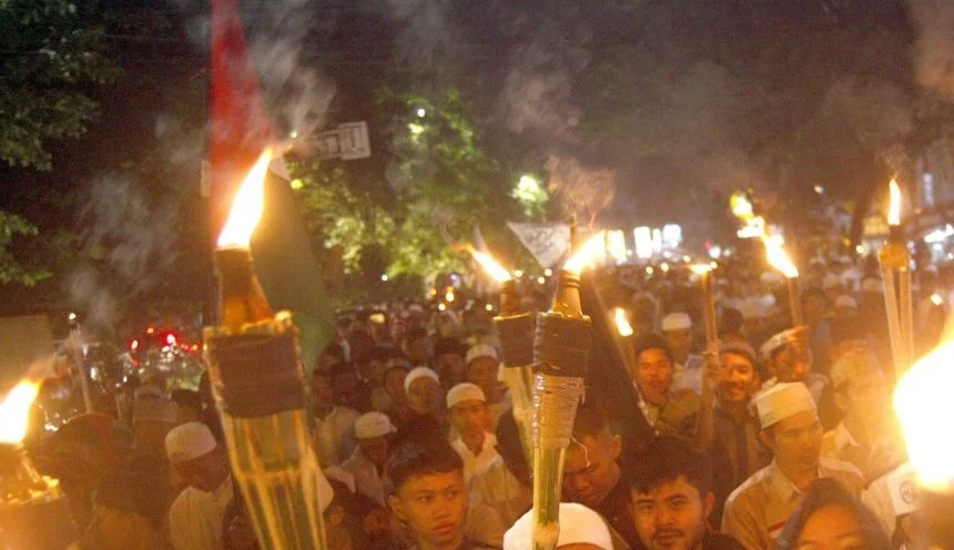 Pawai obor menyambut Ramadhan 1447 H di Kubu Raya dengan ratusan peserta dari pelajar dan masyarakat