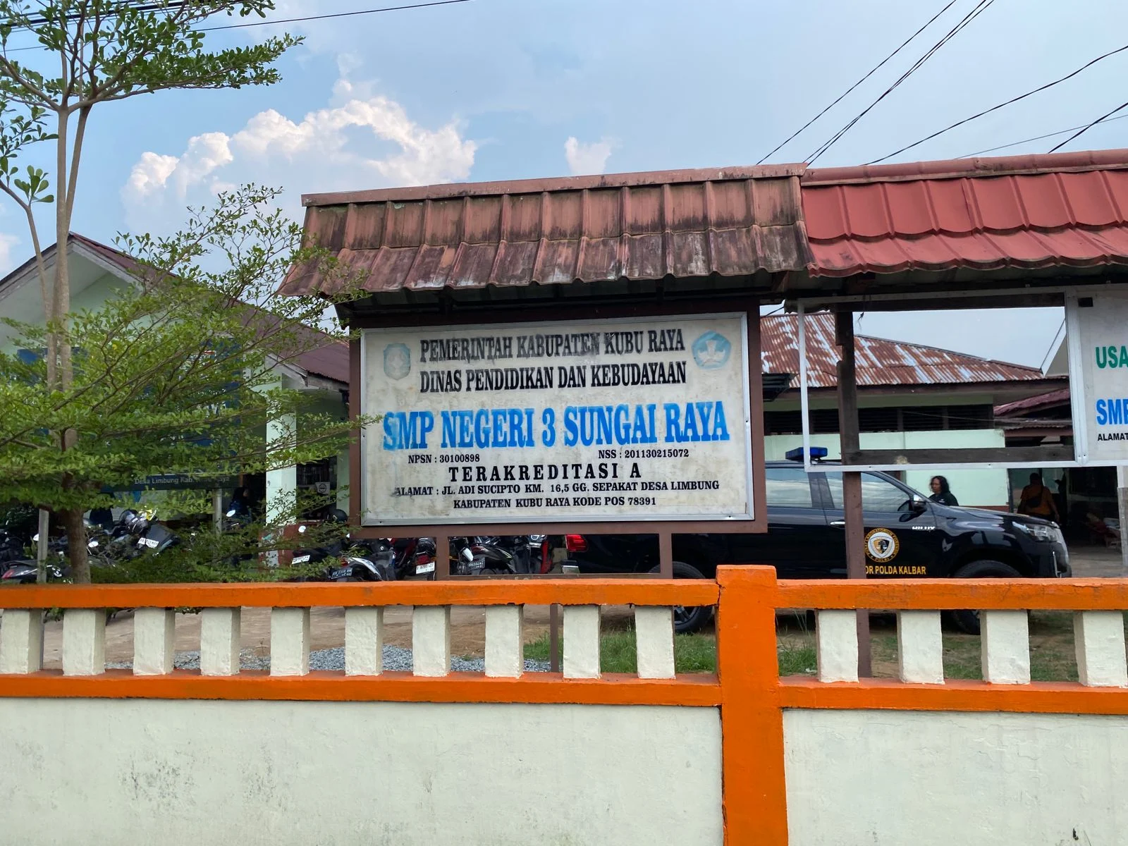 Suasana SMPN 3 Sungai Raya, Kubu Raya, Kalimantan Barat, yang menerapkan PJJ setelah insiden bom molotov.