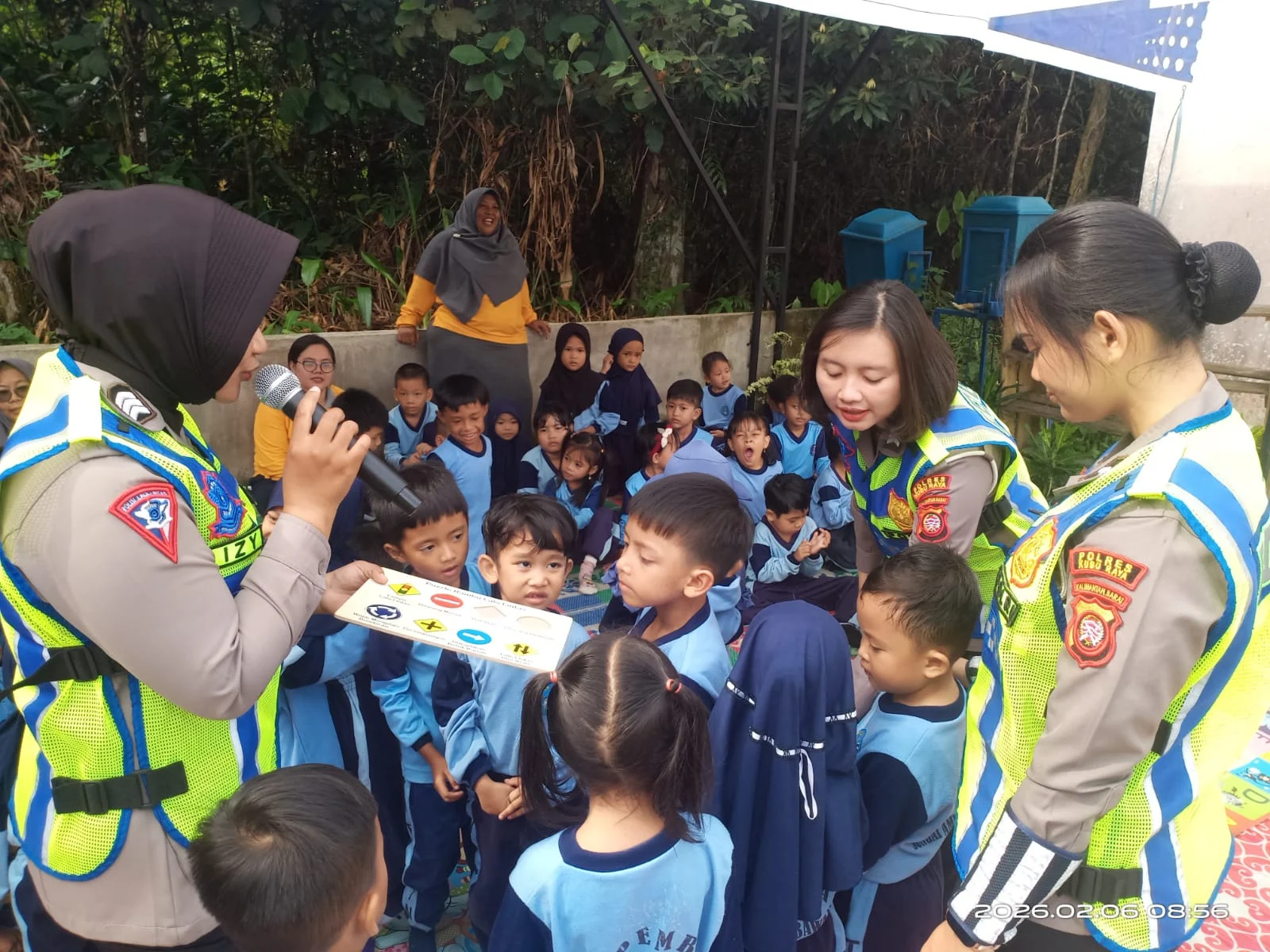 kegiatan Polisi Sahabat Anak di TK Pembina Polres Kubu Raya mengenalkan keselamatan kepada murid