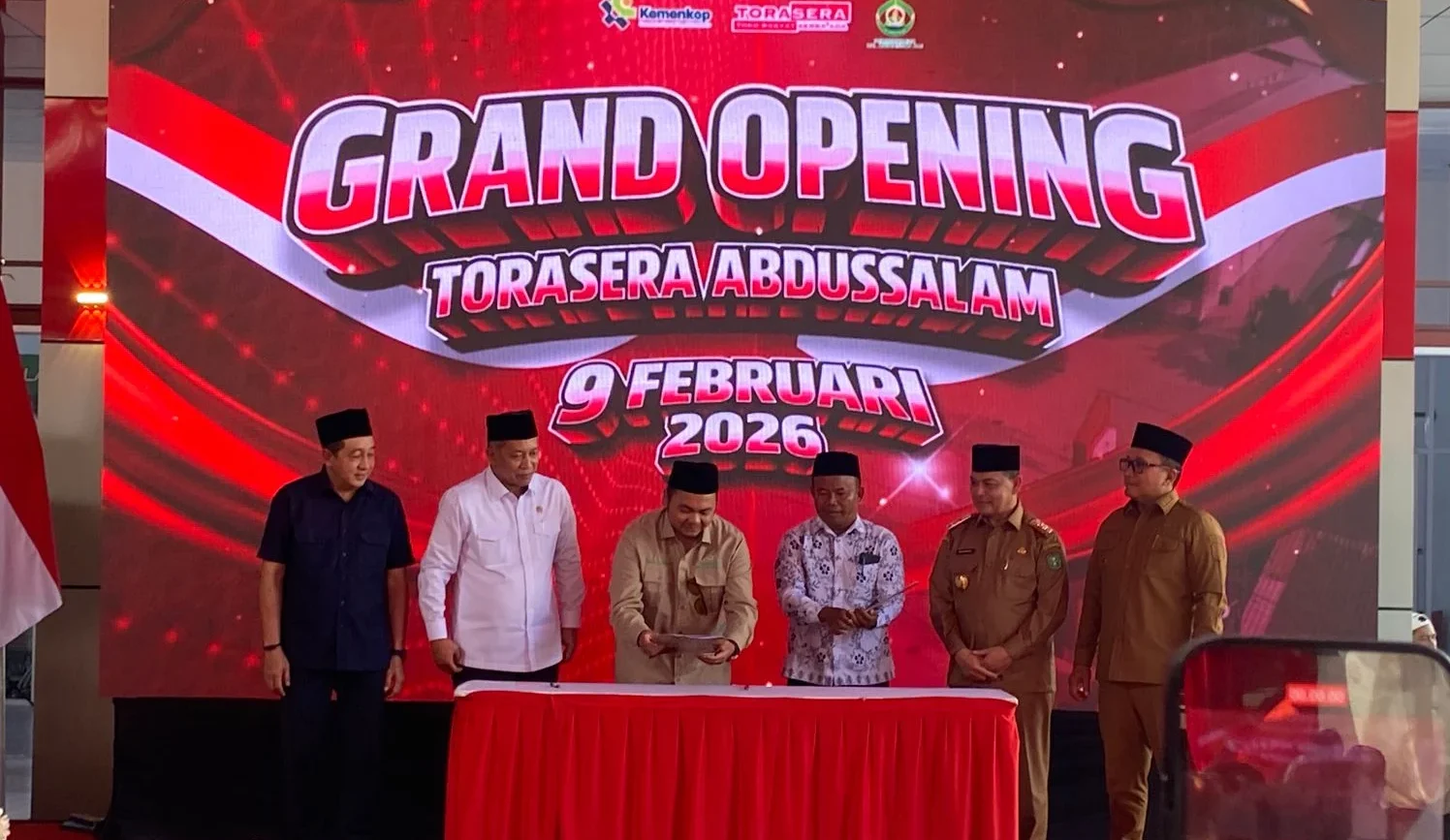 Menteri Koperasi Ferry Juliantono meresmikan TORASERA di Pondok Pesantren Abdusalam, Kubu Raya, Kalbar