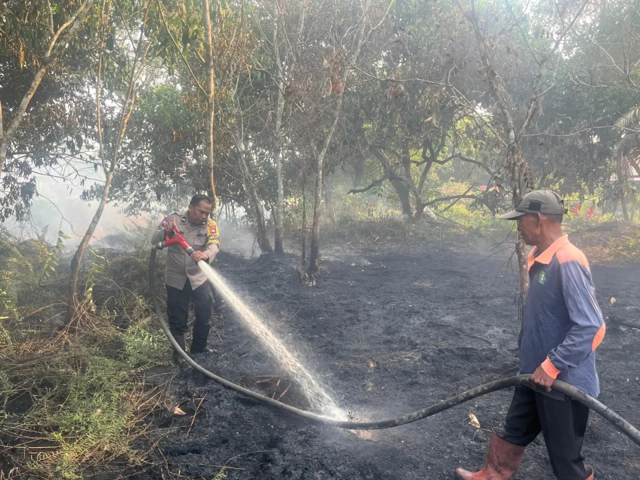 Kebakaran hutan dan lahan menghanguskan 20 hektare lahan gambut di Sungai Raya Kubu Raya