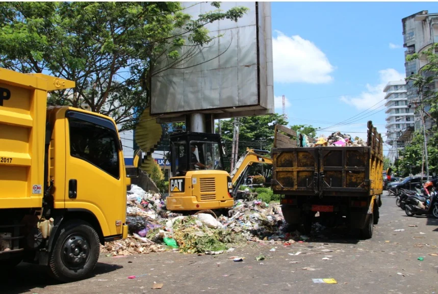 Ilustrasi pengangkutan sampah menjelang Idulfitri di Pontianak