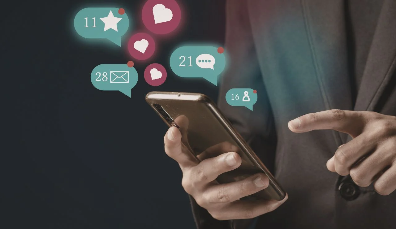 ilustrasi penggunaan gadget oleh anak-anak