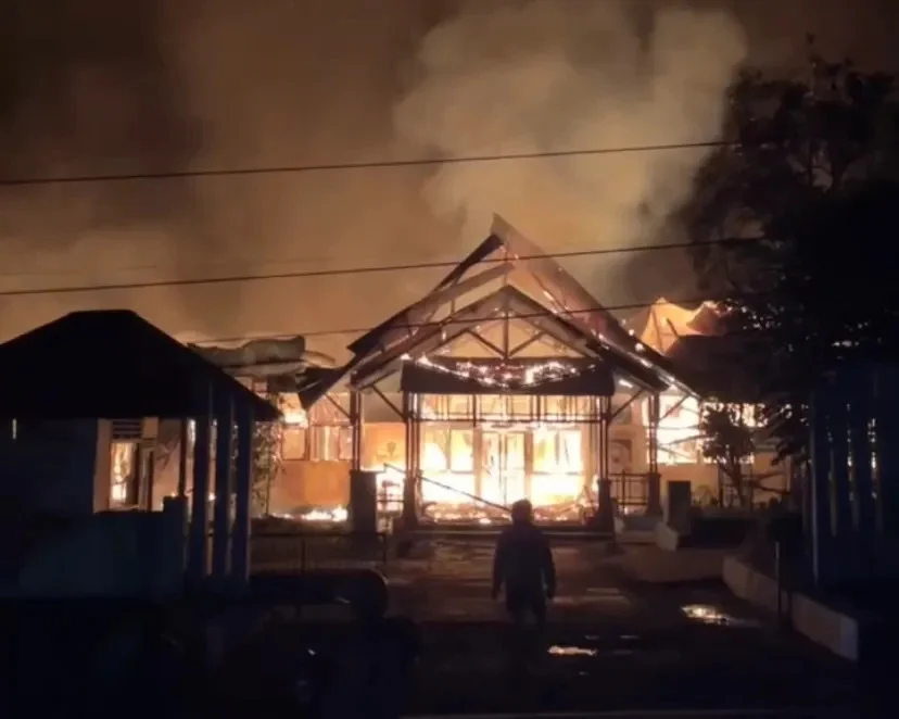 Kebakaran SMAN 1 Toho Mempawah menghanguskan ruang kepala sekolah dan BK pada dini hari