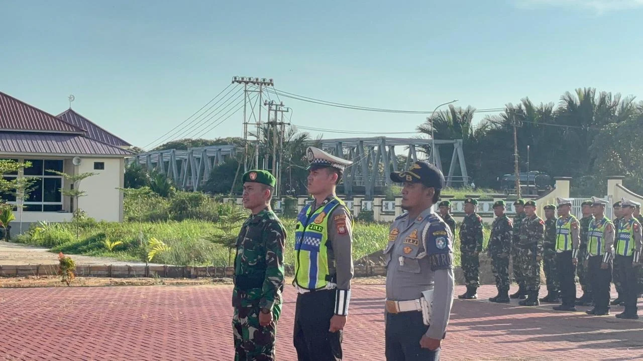 Personel Polres Kubu Raya bersiap mengamankan arus mudik Lebaran