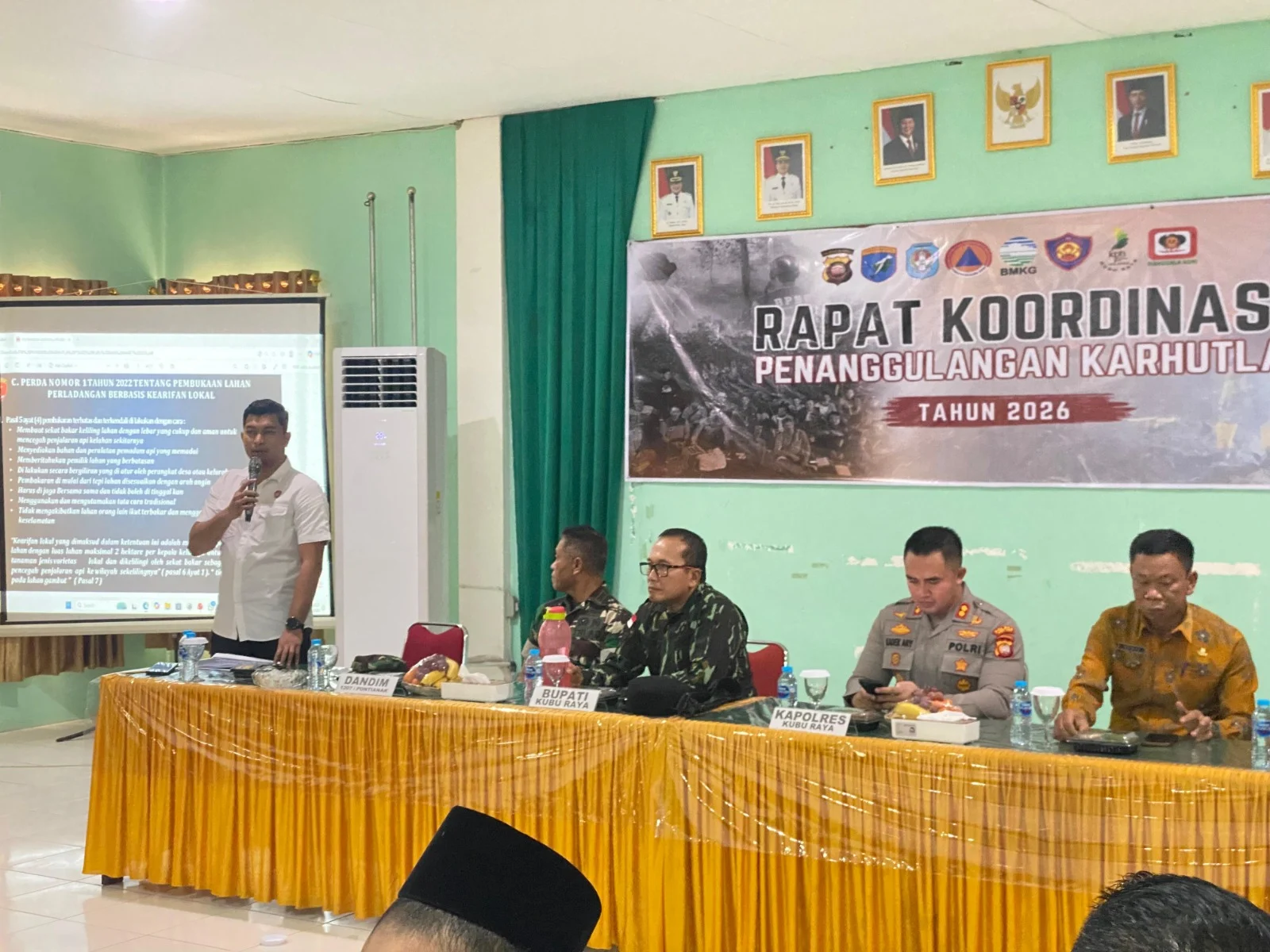 polisi sosialisasi larangan bakar lahan di Kubu Raya