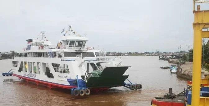 dermaga feri bardan siantan pontianak ditutup karena rusak