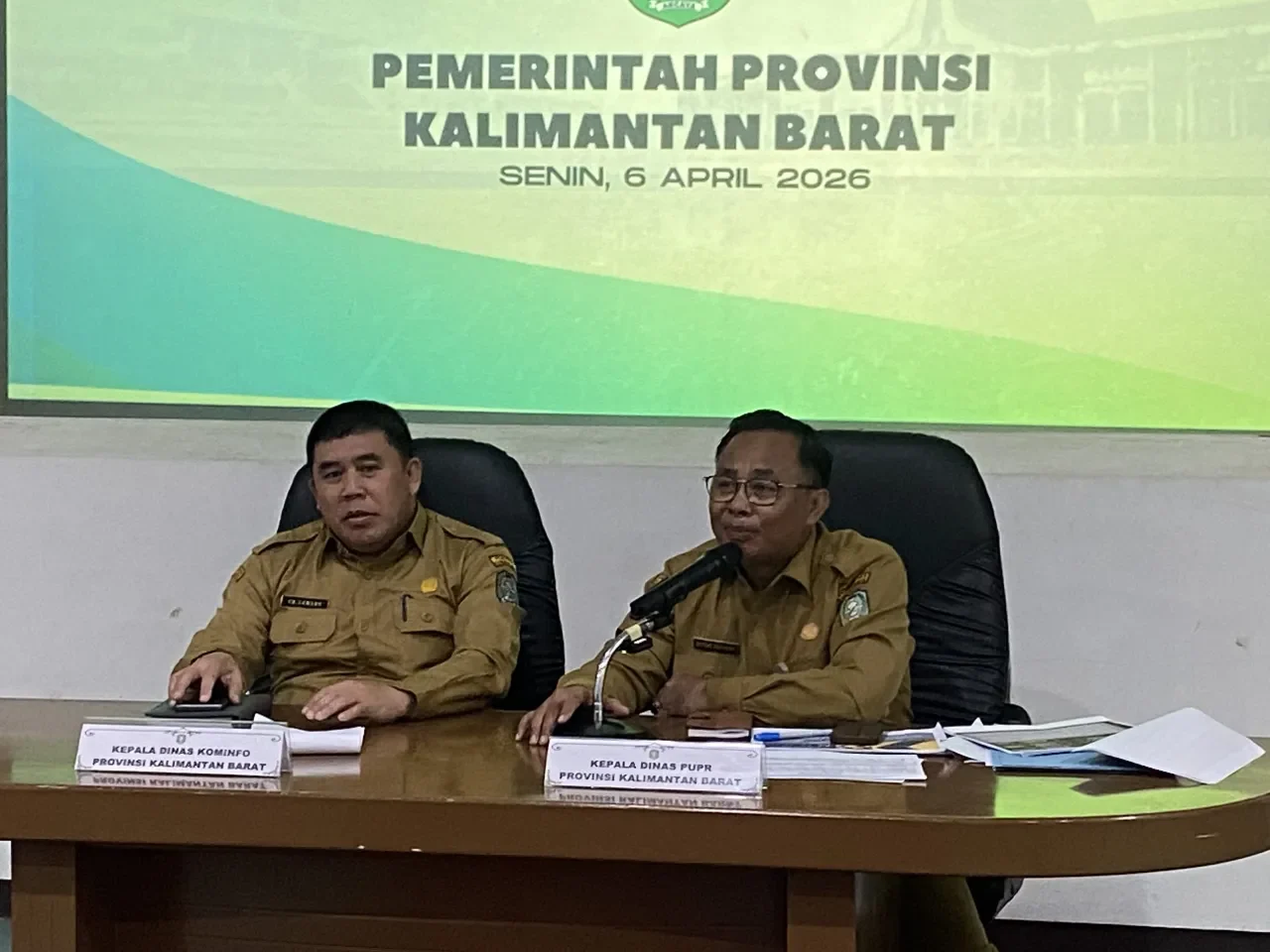 Kadis PUPR Rapat Membahas Kerusakan jalan provinsi di Kalimantan Barat mencapai 300 kilometer.