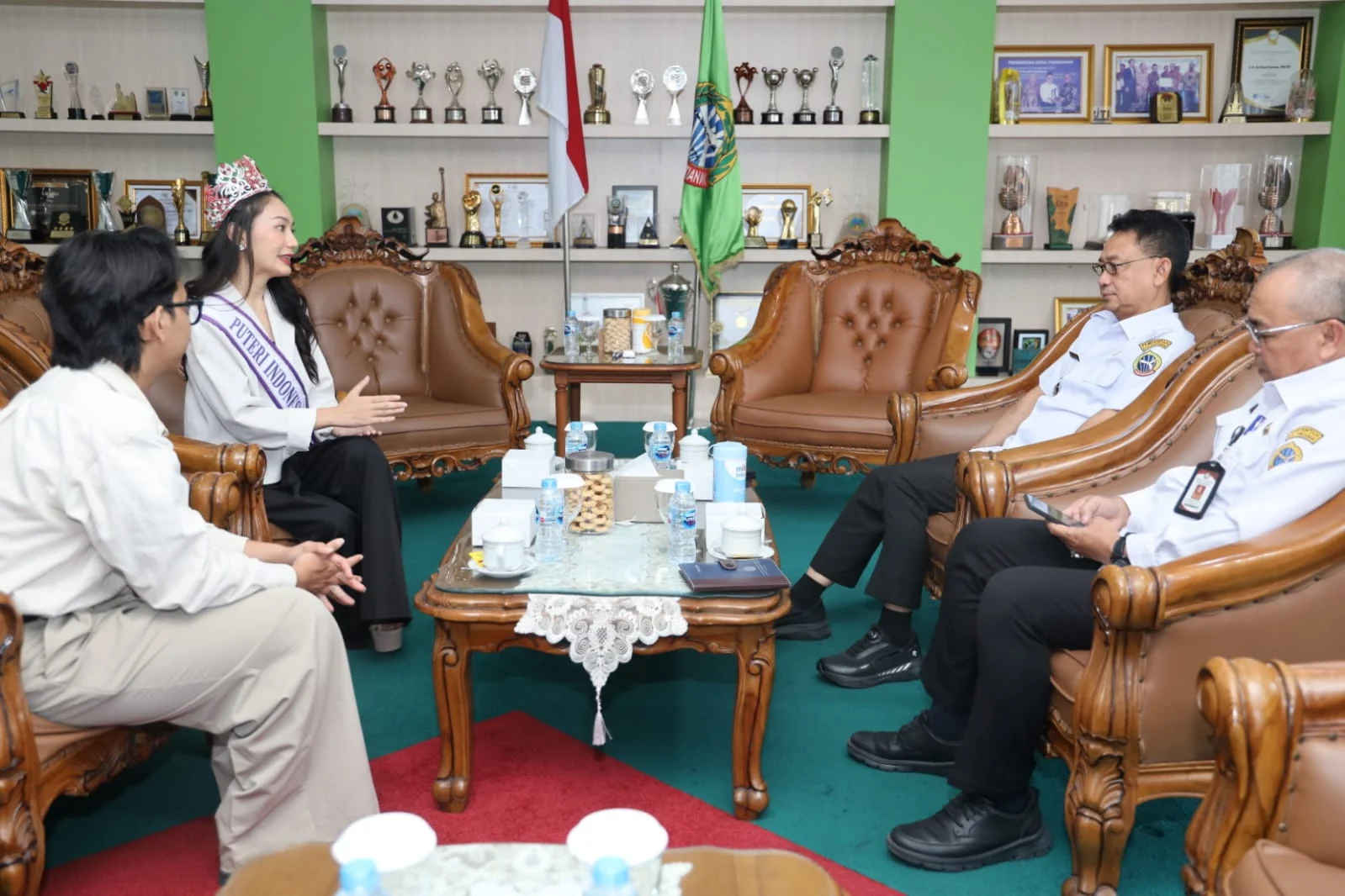 anggelia meryciana bertemu wali kota pontianak edi rusdi kamtono