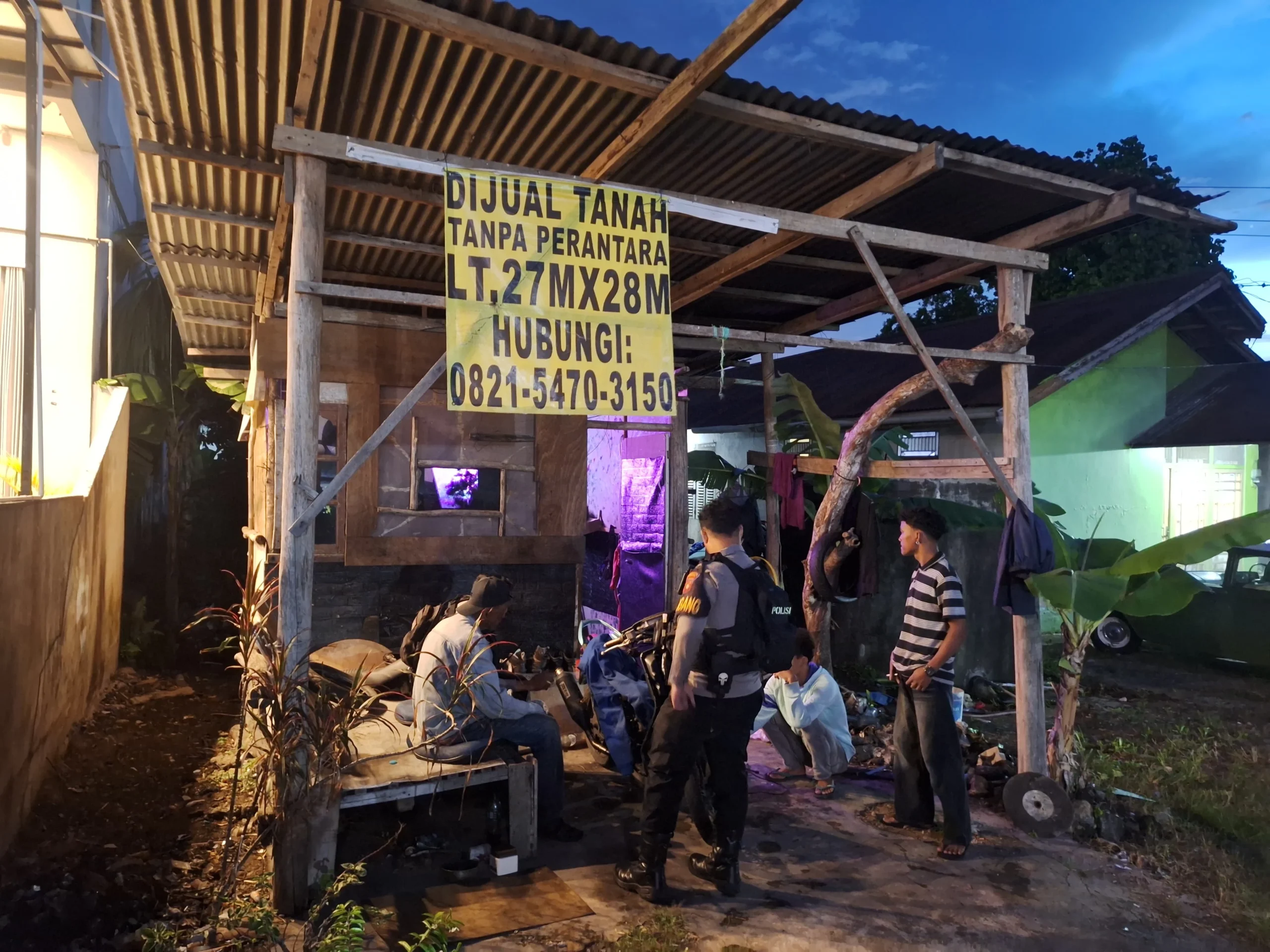 Polisi Patroli Enggang respon cepat laporan Call Center 110 di Pontianak