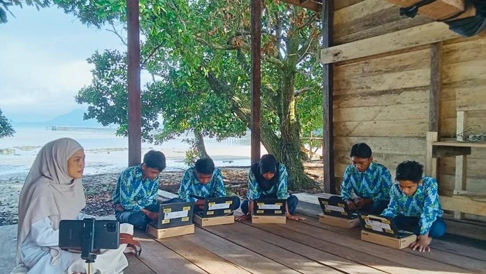 Siswa di Karimata mengikuti ujian TKA dengan keterbatasan jaringan internet