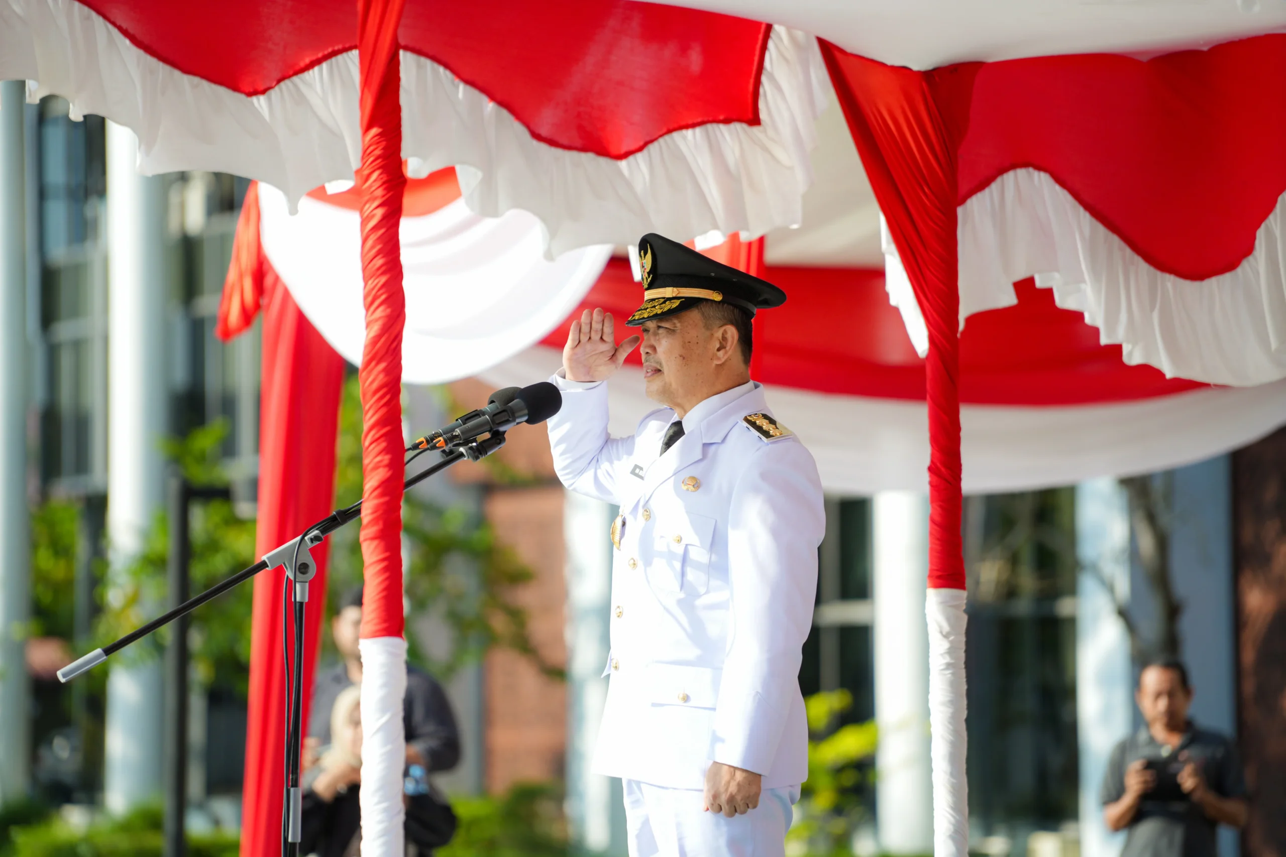 Gubernur Kalbar Ria Norsan saat memberikan sambutan pentingnya membumikan nilai Pancasila demi menyambut Indonesia Emas 2045
