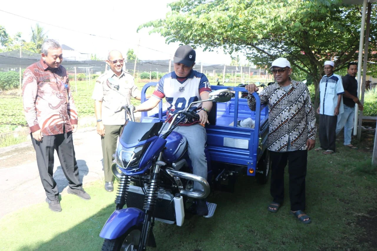 Bantuan Kendaraan Angkut Permudah Aktivitas Poktan Dharma II pemkot-pontianak