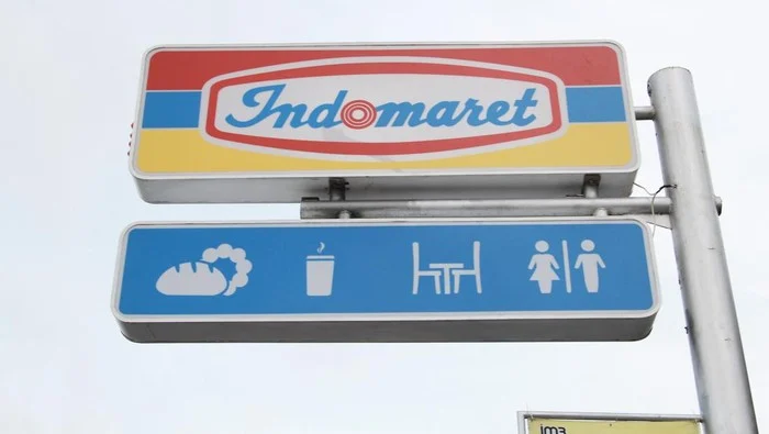 Suasana operasional normal di salah satu gerai Indomaret pasca viralnya isu penutupan toko secara serentak di media sosial.