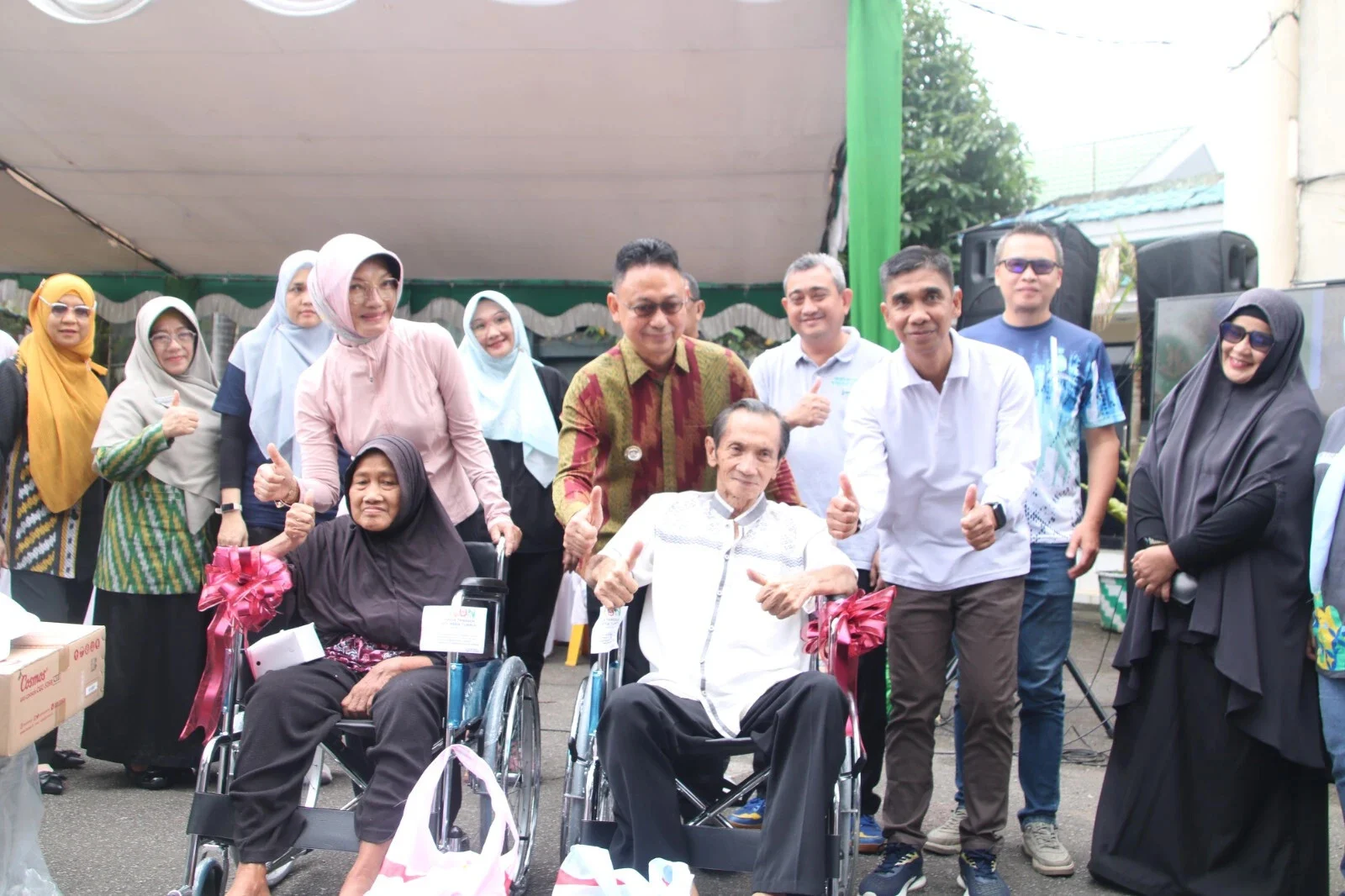 Lansia Kota Pontianak mengikuti program pemberdayaan untuk tetap mandiri dan produktif